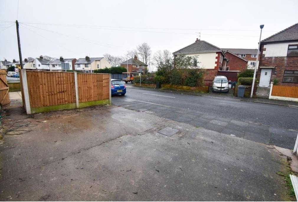 Apartment Cheerful 2-bedroom With Off Street Parking Blackpool